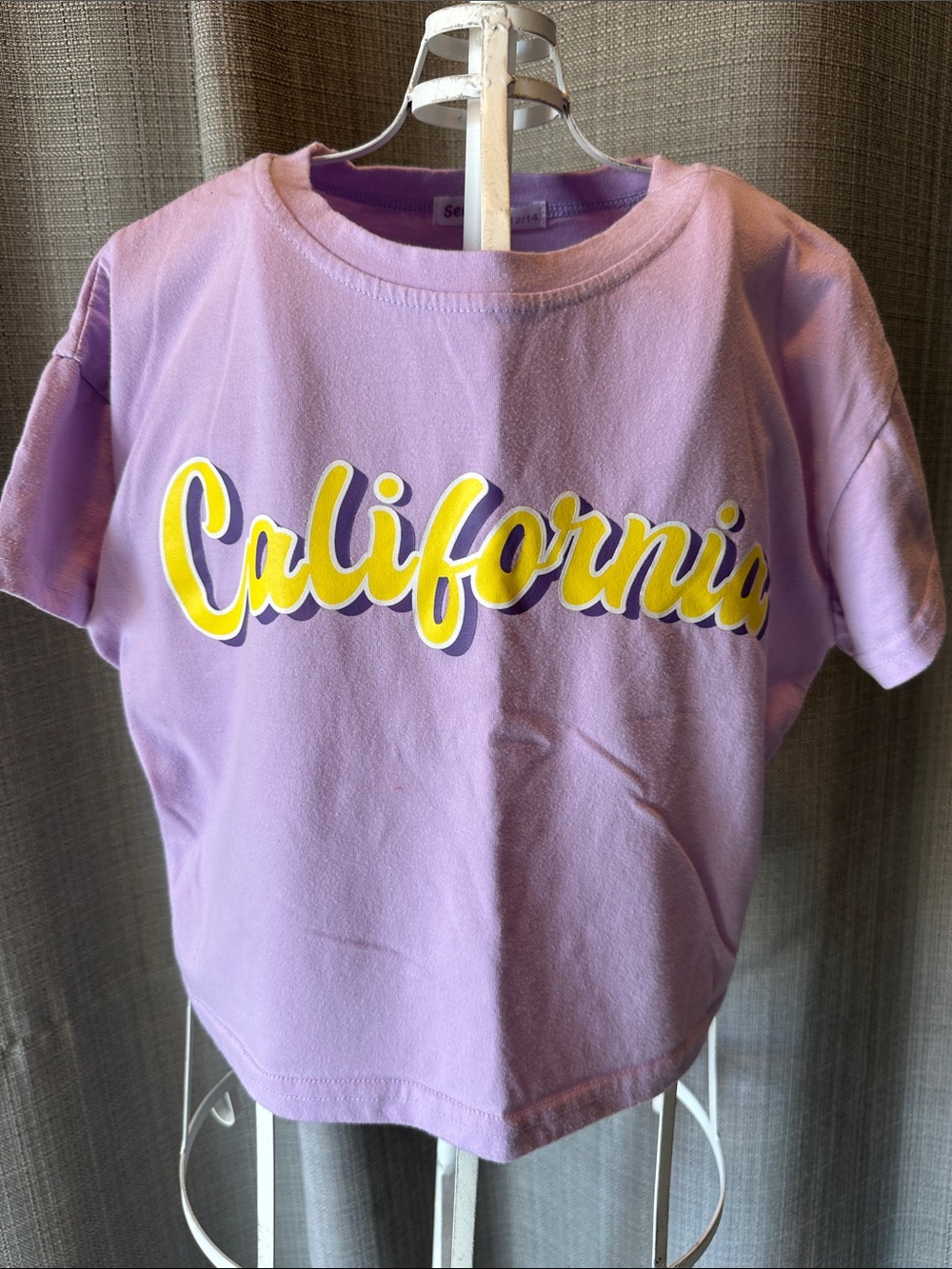 Kids cropped Lavender "California" Graphic Tee - Yellow Script